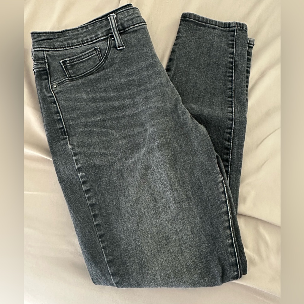 Universal Thread Jegging
